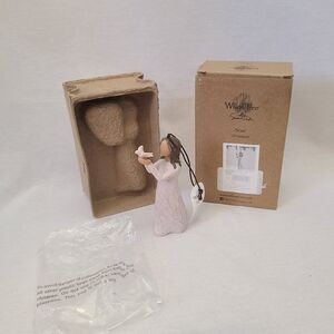 Willow Tree "Soar" Angel  Figurine with White Dove by Susan Lordi New